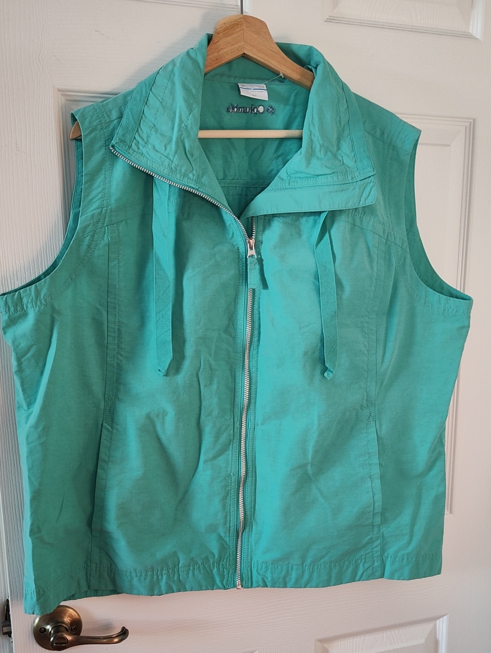 Lightweight Teal Zip-Front Sleeveless Vest